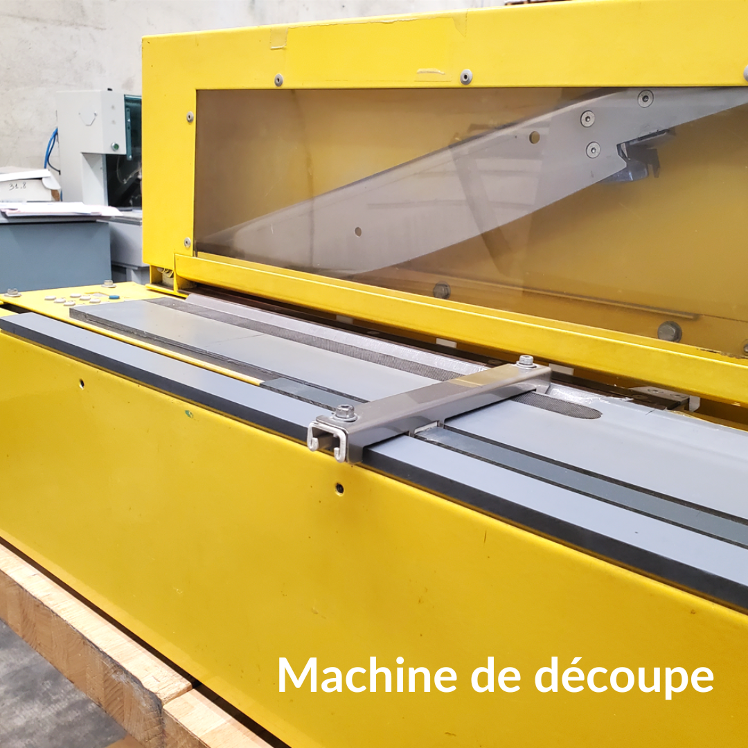 Machine de découpe d 'intercalaires